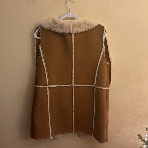 Cupcakes and Cashmere Vest NEVER WORN REAL CASHMERE - Picture 3 of 4